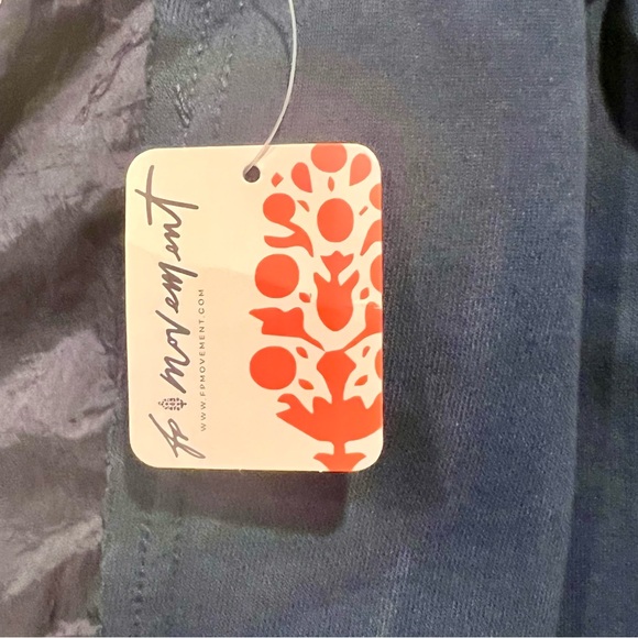 Free People Movement HalfwayThere shorts navy blue medium - Picture 5 of 6